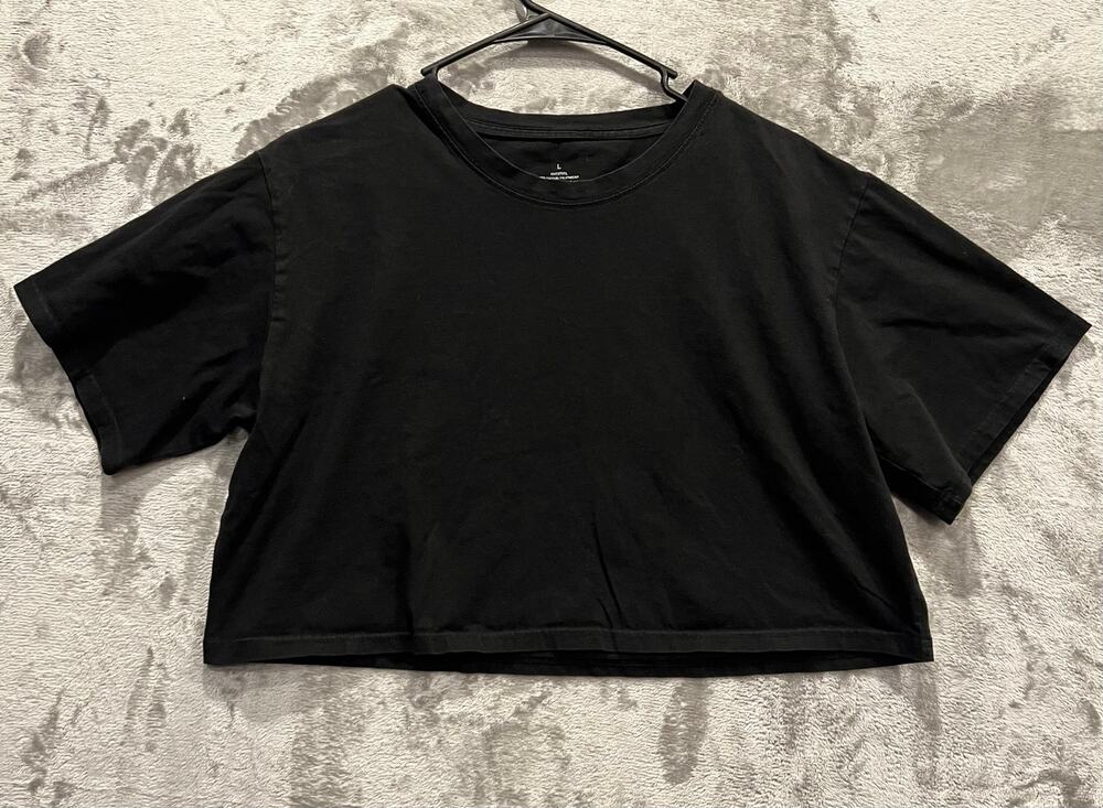 Women’s Black Cropped Top Size Large Basic Closet Staple Short Sleeve Tee